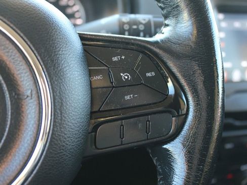 Used 2018 Jeep Renegade Altitude image 16