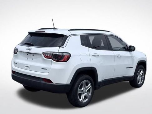 Used 2024 Jeep Compass Latitude AWD/4WD image 6