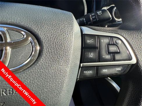 Used 2023 Toyota Highlander L image 23