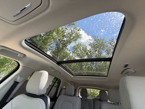 New 2026 Lincoln Aviator AWD image 38