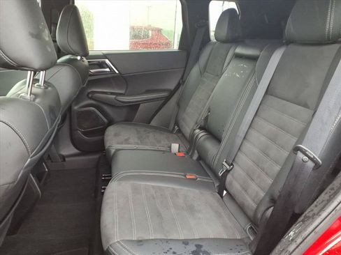 Used 2024 Mitsubishi Outlander AWD image 26