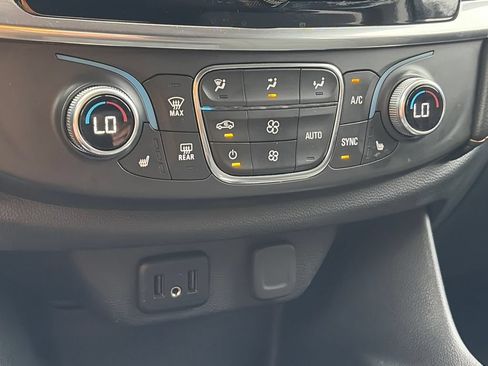 Used 2021 Chevrolet Traverse LT AWD/4WD image 23