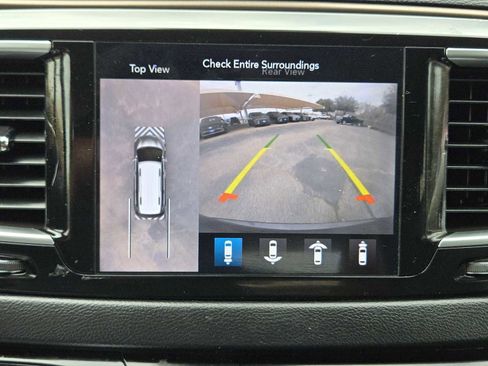 Used 2019 Chrysler Pacifica Touring-L Plus w/ Advanced Safetytec Group image 17