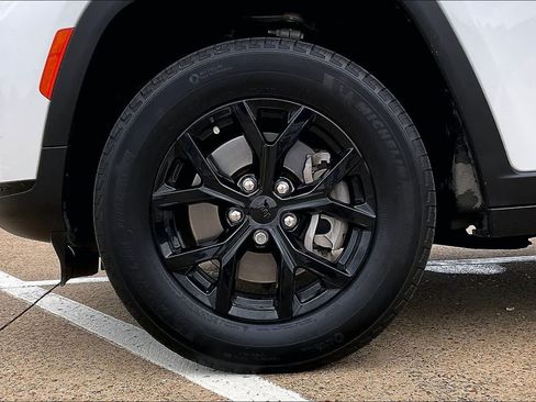 Used 2025 Jeep Grand Cherokee L Altitude RWD image 7