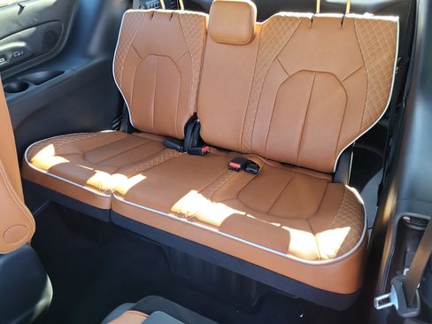 New 2026 Chrysler Pacifica Pinnacle image 26