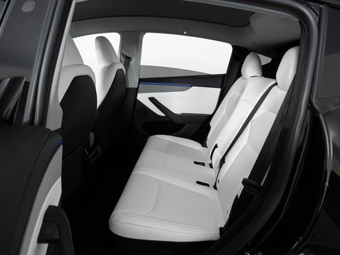 Used 2026 Tesla Model Y AWD image 18