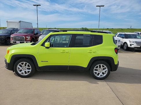 Used 2017 Jeep Renegade Latitude w/ Popular Equipment Group FWD image 6