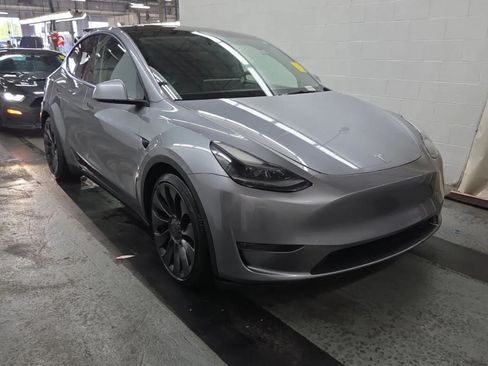 Used 2024 Tesla Model Y Performance AWD/4WD image 7
