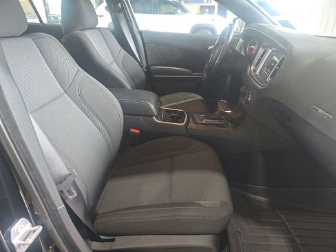 Used 2020 Dodge Charger SXT RWD image 11