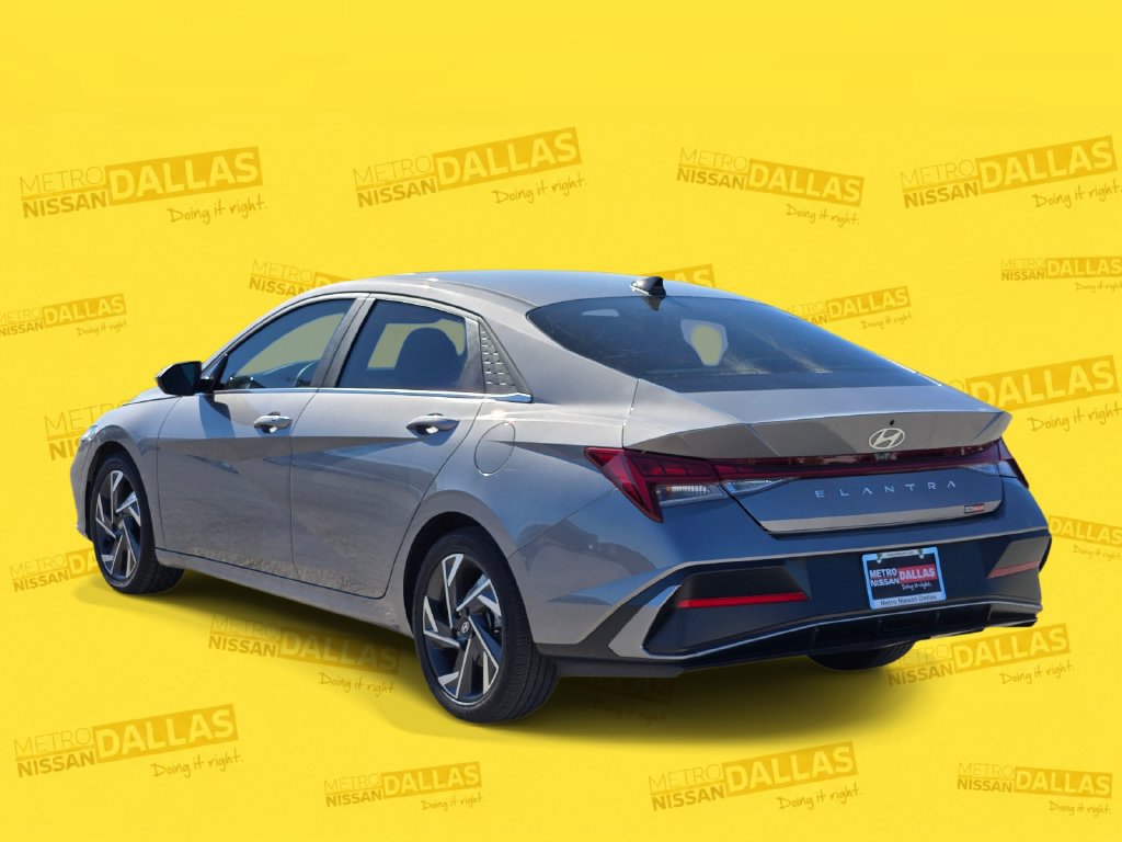 Used 2024 Hyundai Elantra SEL w/ Convenience Package FWD image 4