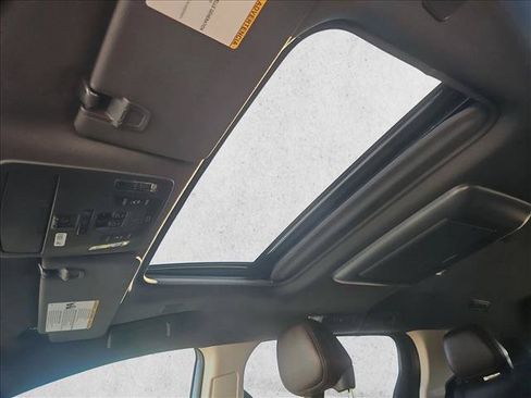 Used 2023 Toyota Sienna Platinum FWD image 22