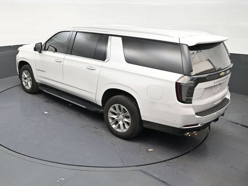 Used 2025 Chevrolet Suburban Premier RWD image 13