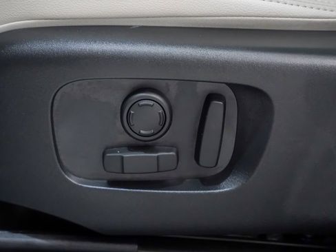 Used 2022 Land Rover Range Rover Velar R-Dynamic S image 24