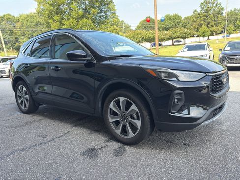 Used 2025 Ford Escape Platinum AWD/4WD image 2