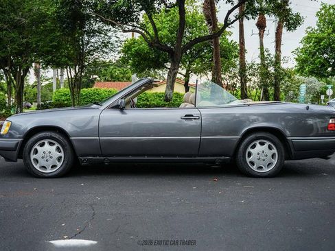 Used 1995 Mercedes-Benz E 320 Convertible image 3