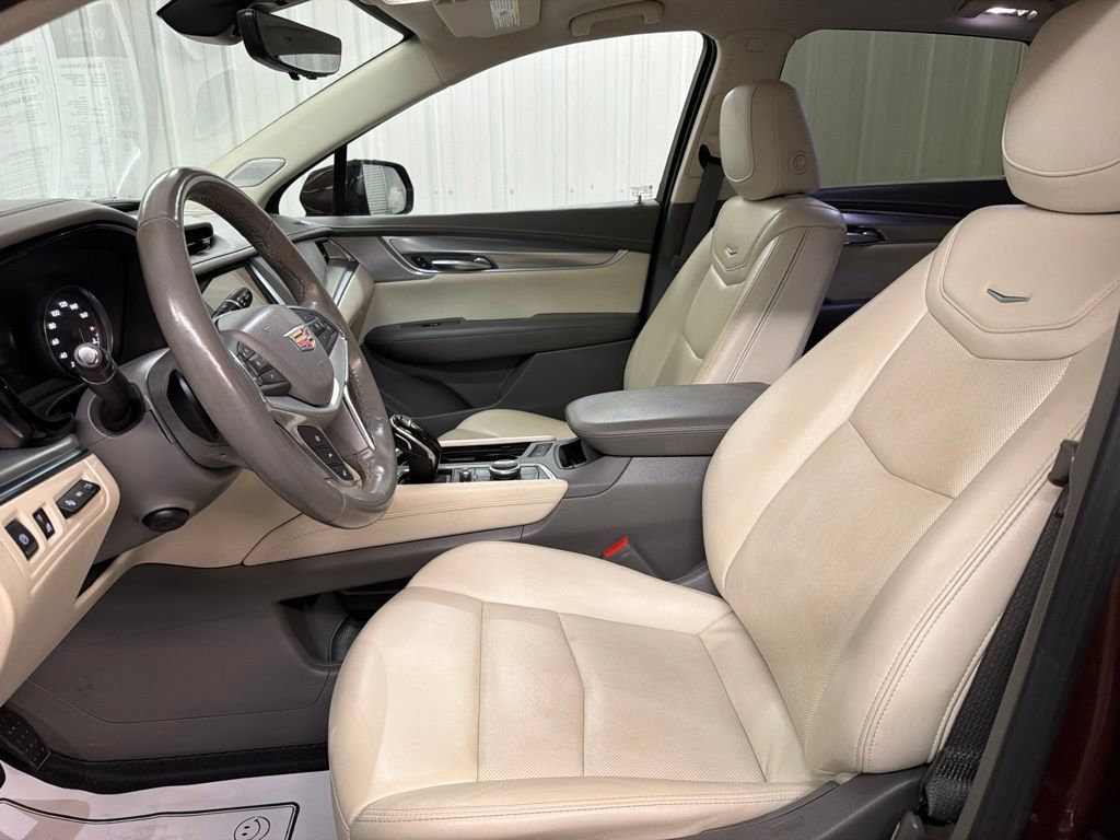 Used 2022 Cadillac XT5 Premium Luxury w/ Technology Package AWD/4WD image 13