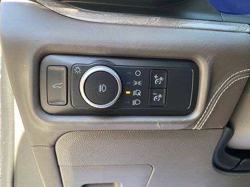 Used 2020 Ford Explorer Platinum w/ Premium Technology Package image 18