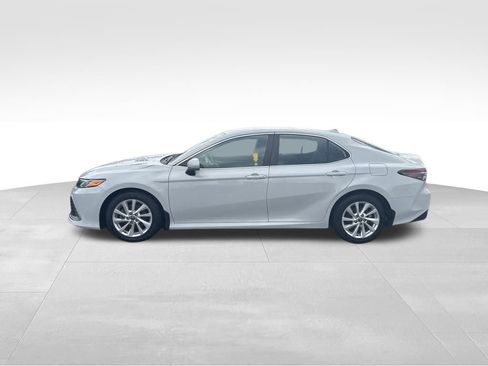 Used 2023 Toyota Camry LE image 2
