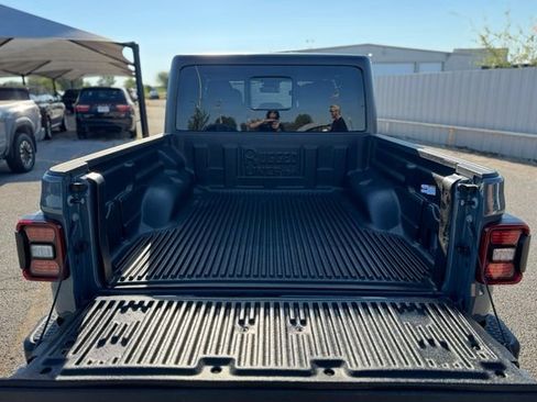 Used 2024 Jeep Gladiator Sport AWD/4WD image 7