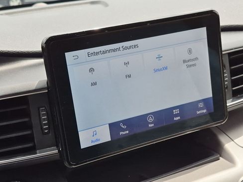 Used 2022 Ford Explorer XLT w/ Equipment Group 202A AWD/4WD image 22