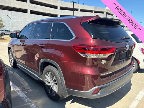 Used 2019 Toyota Highlander XLE FWD image 6