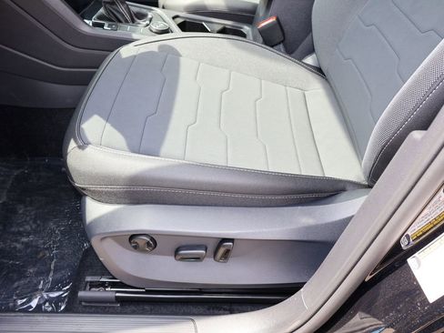New 2026 Volkswagen Taos SE AWD/4WD image 13