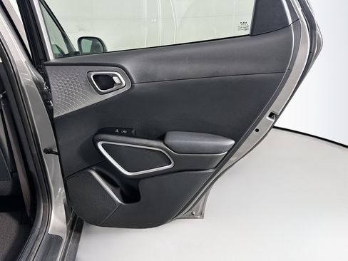 Used 2025 Kia Soul LX w/ LX Technology Package FWD image 29
