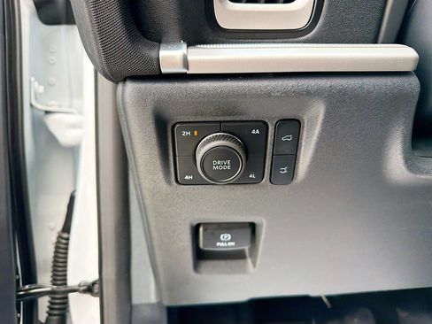 Used 2025 Ford Expedition Max Active AWD/4WD image 14