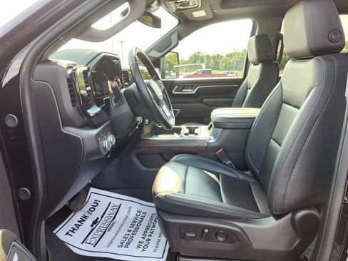 Used 2025 GMC Sierra 2500 SLT w/ SLT Premium Package AWD/4WD image 13