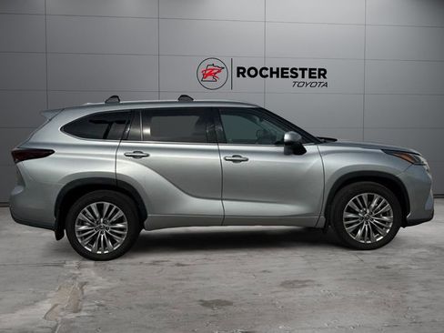 Certified 2025 Toyota Highlander Platinum AWD/4WD image 40