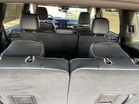 Used 2024 Jeep Grand Cherokee L Laredo image 47