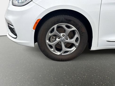 Used 2022 Chrysler Pacifica Limited image 12