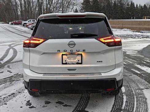 Used 2026 Nissan Rogue SV image 8