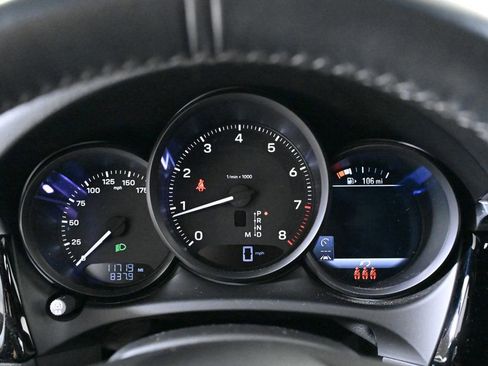 Certified 2024 Porsche Macan image 13