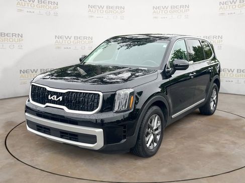 Used 2023 Kia Telluride LX FWD image 1
