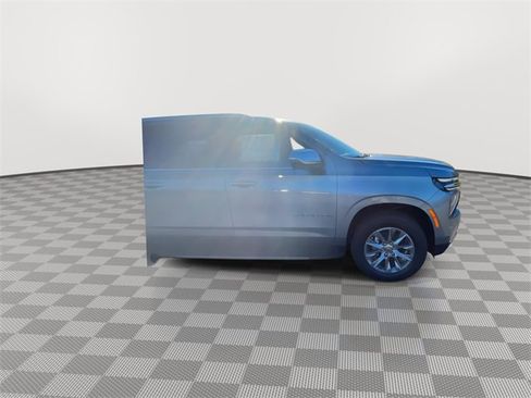 New 2025 Chevrolet Suburban Premier image 2