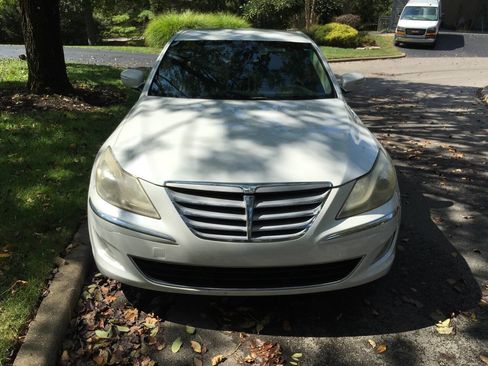Used 2013 Hyundai Genesis 3.8 image 8
