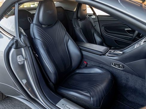 Used 2021 Aston Martin DB11 Volante image 22