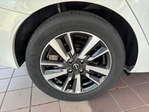 Used 2025 Nissan Versa SV FWD image 28