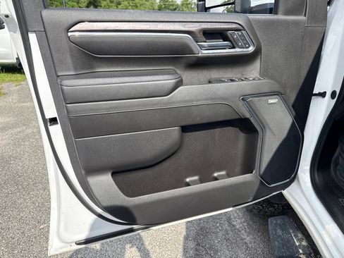 Used 2024 Chevrolet Silverado 2500 LTZ w/ LTZ Plus Package AWD/4WD image 14