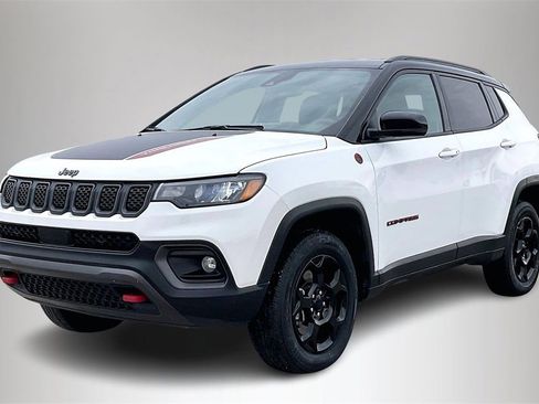 Used 2023 Jeep Compass Trailhawk image 2