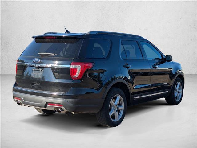 Used 2018 Ford Explorer XLT w/ Equipment Group 202A FWD image 5