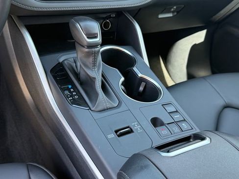 Used 2025 Toyota Highlander XLE FWD image 18