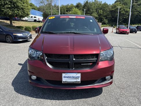 Used 2019 Dodge Grand Caravan SE FWD image 3
