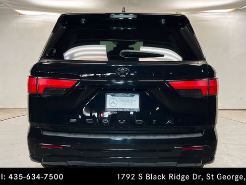 Used 2024 Toyota Sequoia Platinum AWD/4WD image 4