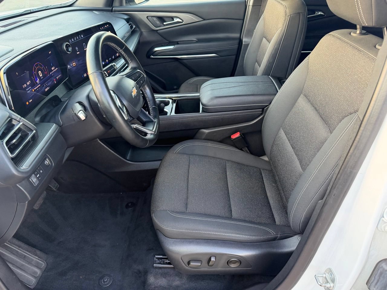 Used 2025 Chevrolet Traverse LT FWD image 29
