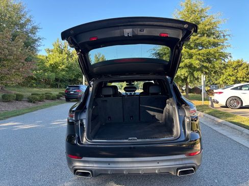 Used 2020 Porsche Cayenne image 14