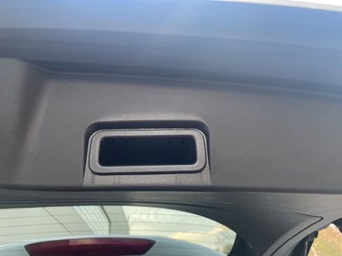 Used 2023 Nissan Rogue SV image 10