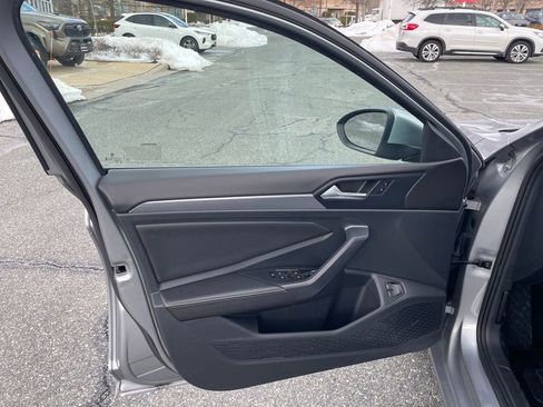 Used 2024 Volkswagen Jetta SE FWD image 10
