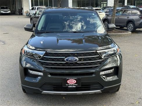 Used 2022 Ford Explorer XLT w/ Equipment Group 202A image 2